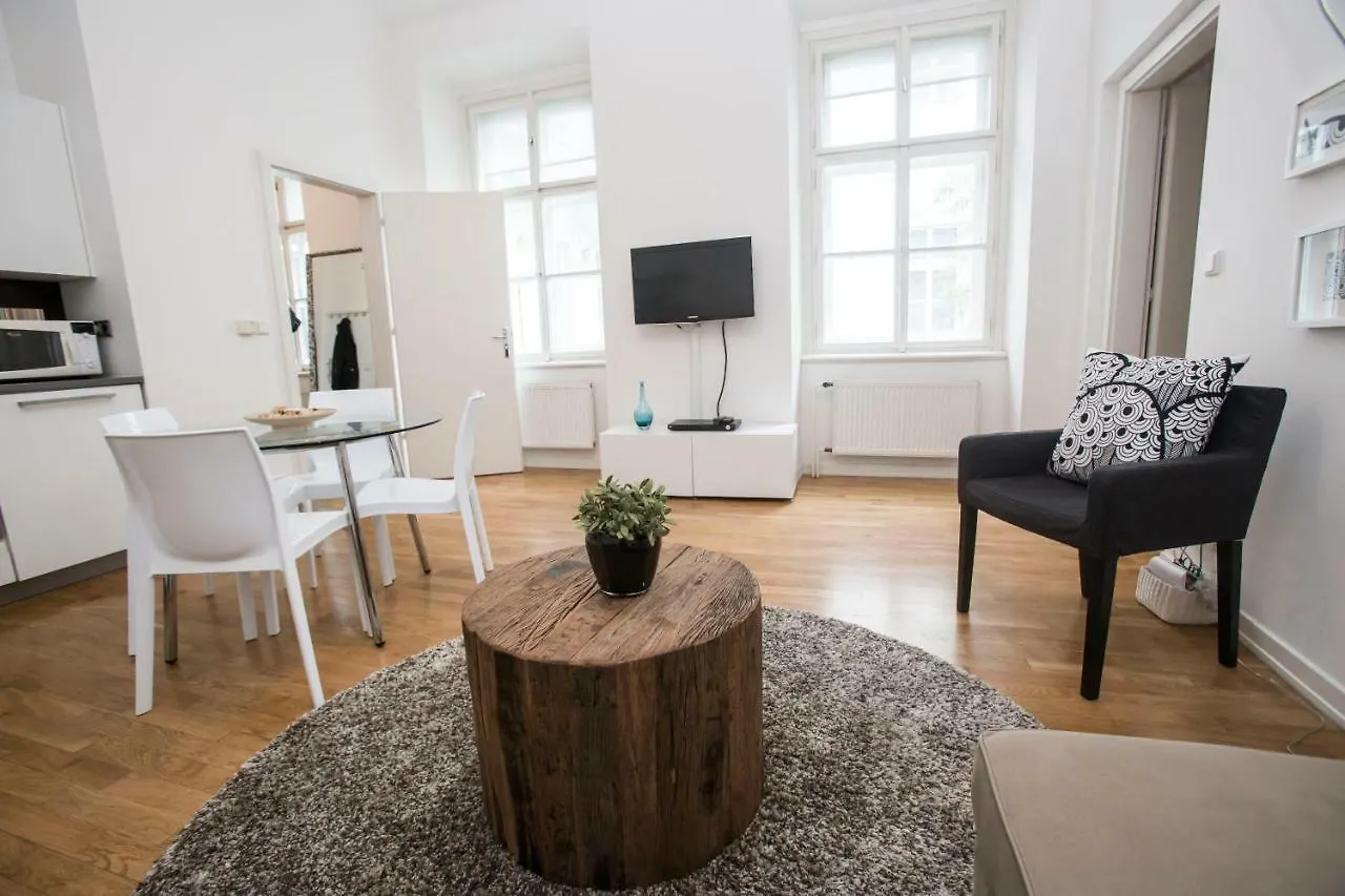 Quiet Apartment With Balcony Charles Bridge Prag Tschechische Republik