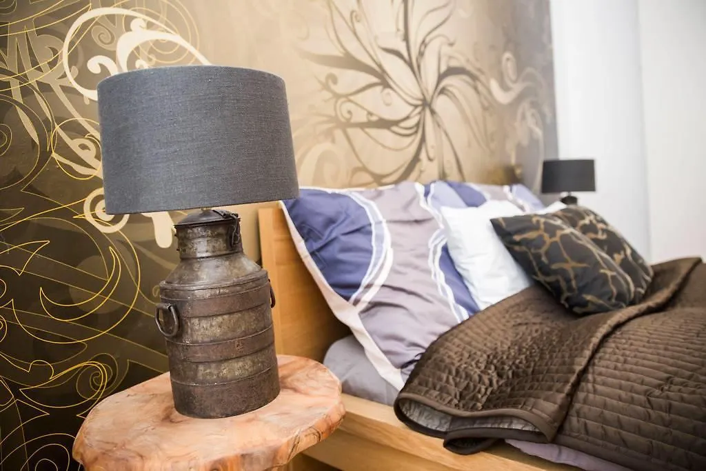 Quiet Apartment With Balcony Charles Bridge Praga