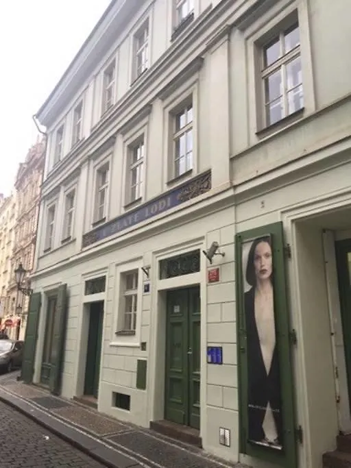 Quiet Apartment With Balcony Charles Bridge Praga