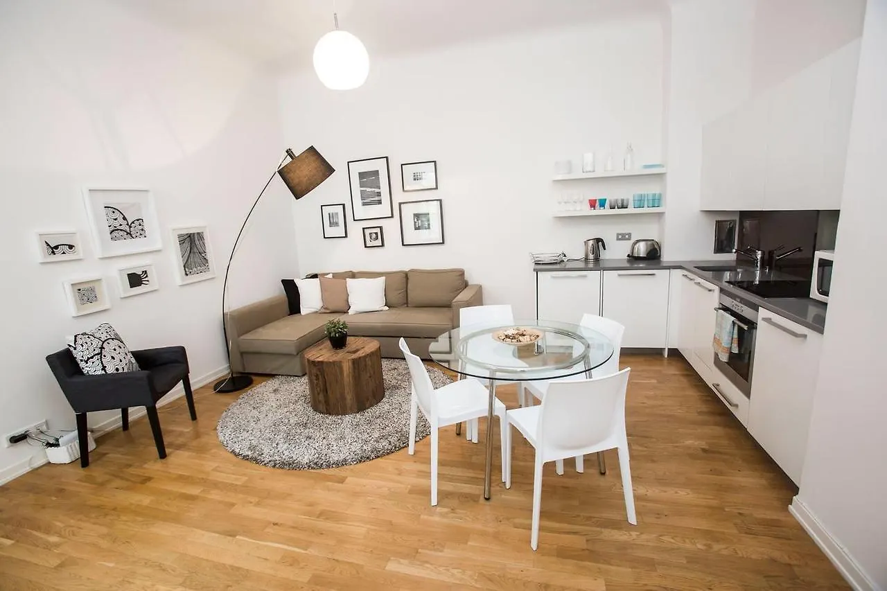 Quiet Apartment With Balcony Charles Bridge Praga 0*,